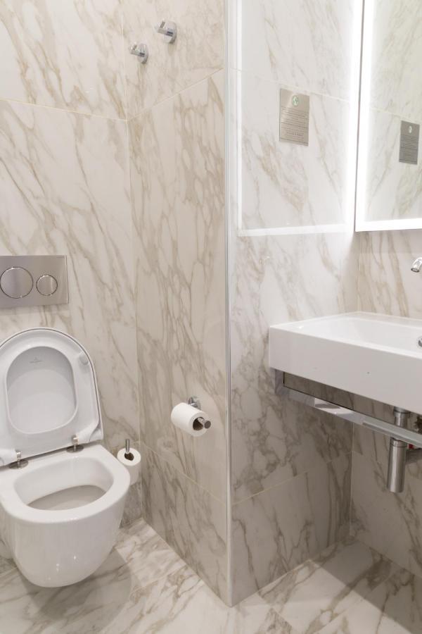 Suite,939342376:JPEG